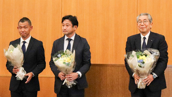 定時総会 花束の贈呈