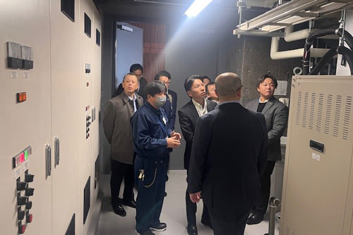 富山県美術館機械室見学の様子