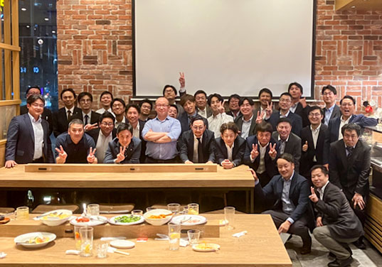 懇親会参加メンバー集合写真